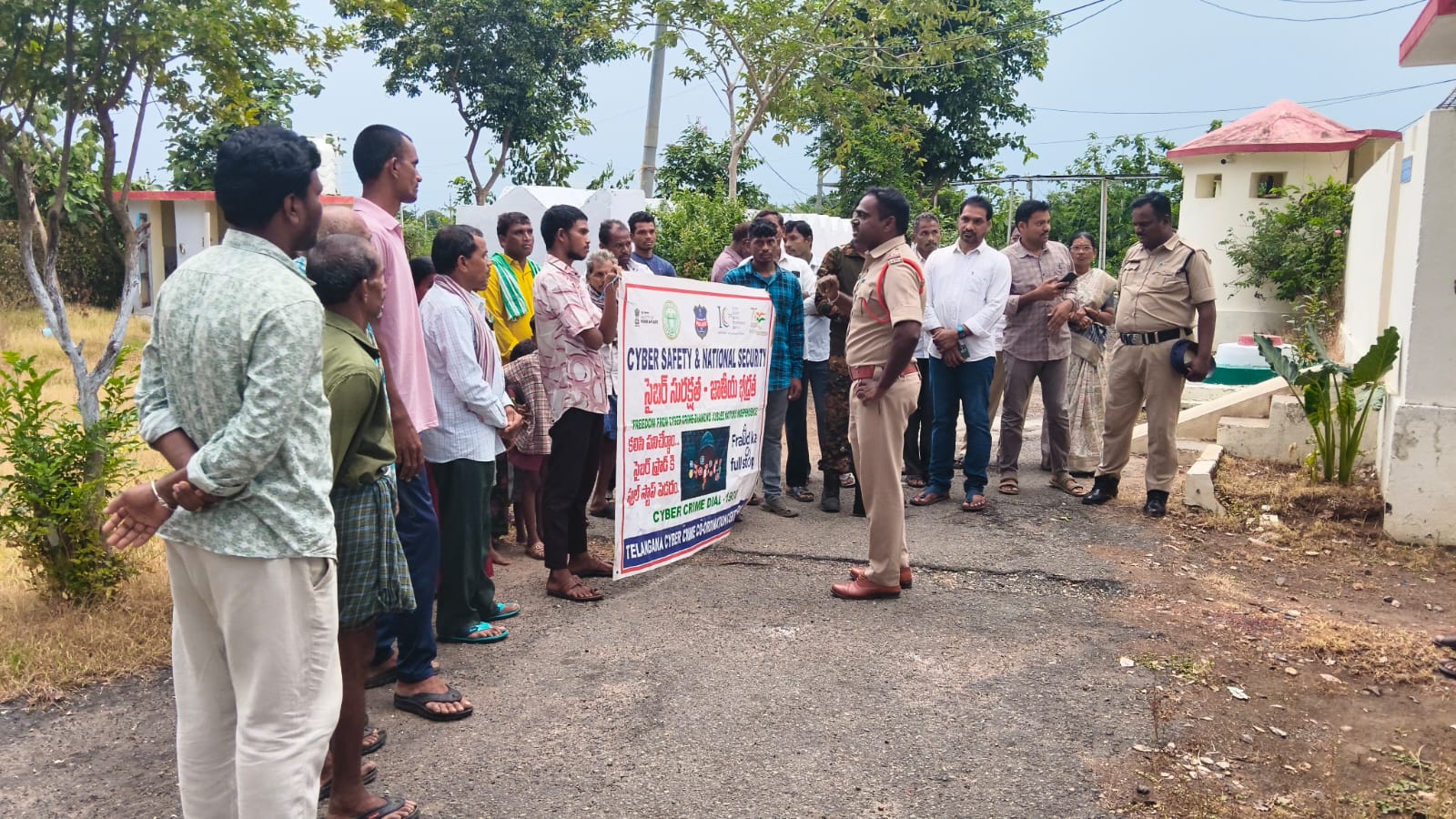 సైబర్ నేరాలపై అప్రమత్తతే రక్షణ – బోడు పోలీస్ స్టేషన్‌లో అవగాహన సదస్సు