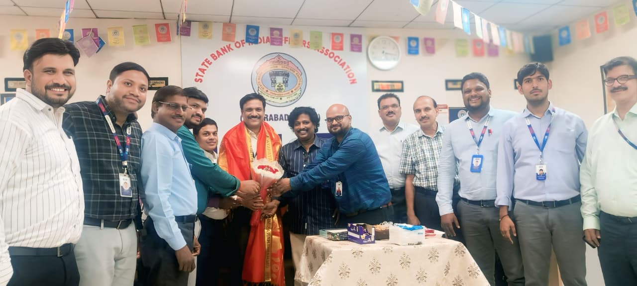 స్టేట్ బ్యాంక్ ఆఫ్ ఇండియా ఆఫీసర్స్ అసోసియేషన్ ప్రధాన కార్యదర్శి ఆంజనేయ ప్రసాద్‌కు ఘన జన్మదిన వేడుకలు