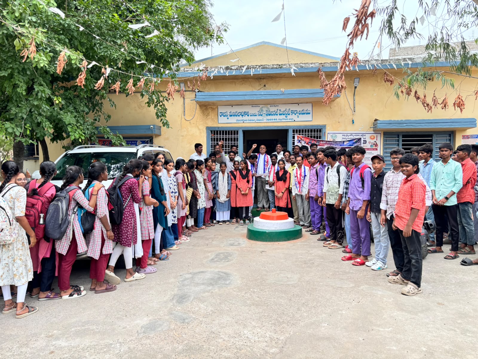 పెండింగ్ ఫీజు రీయింబర్స్‌మెంట్, స్కాలర్‌షిప్ బకాయిలు వెంటనే విడుదల చేయాలి