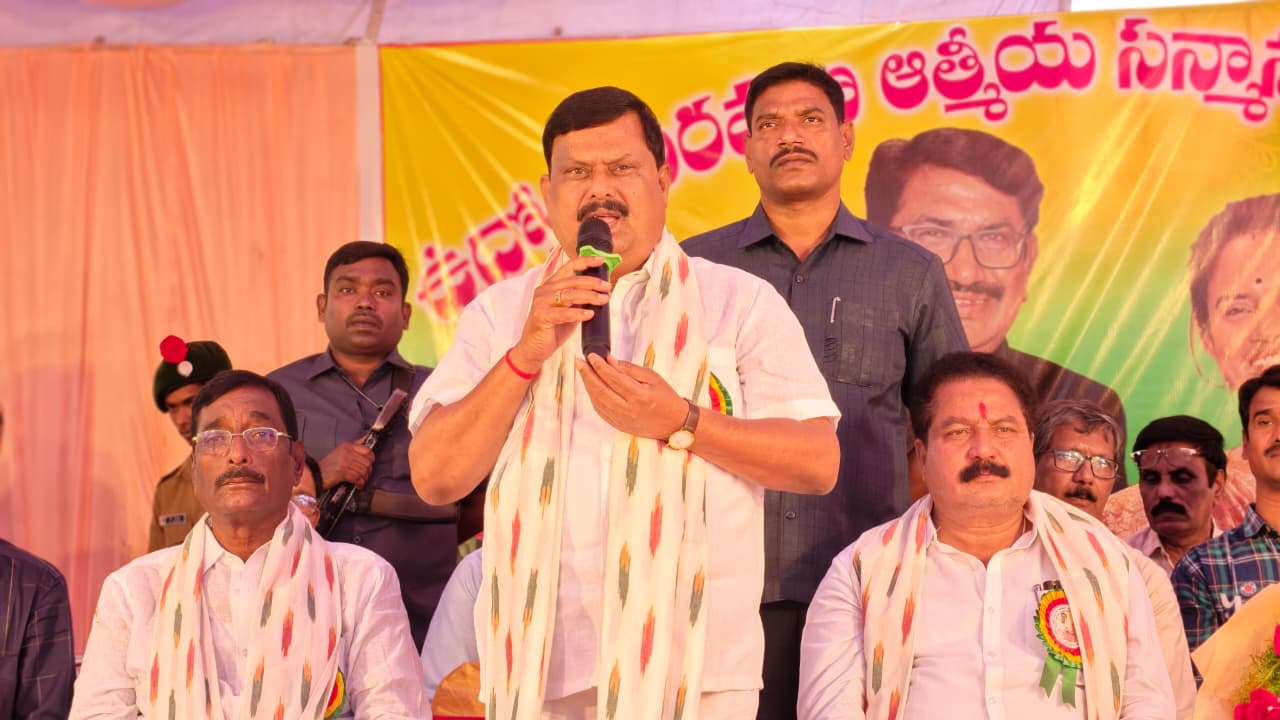 ఉపాధ్యాయుల సేవలు సమాజానికి ఆదర్శం