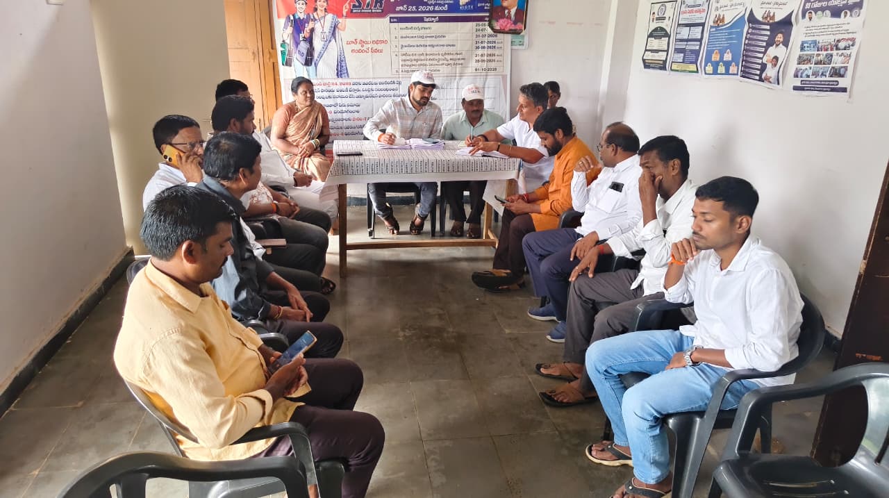 ప్రత్యేక ఓటర్ జాబితా సమగ్ర సవరణ (SIR) కార్యక్రమం నిర్వహించిన బీజేపీ నాయకులు