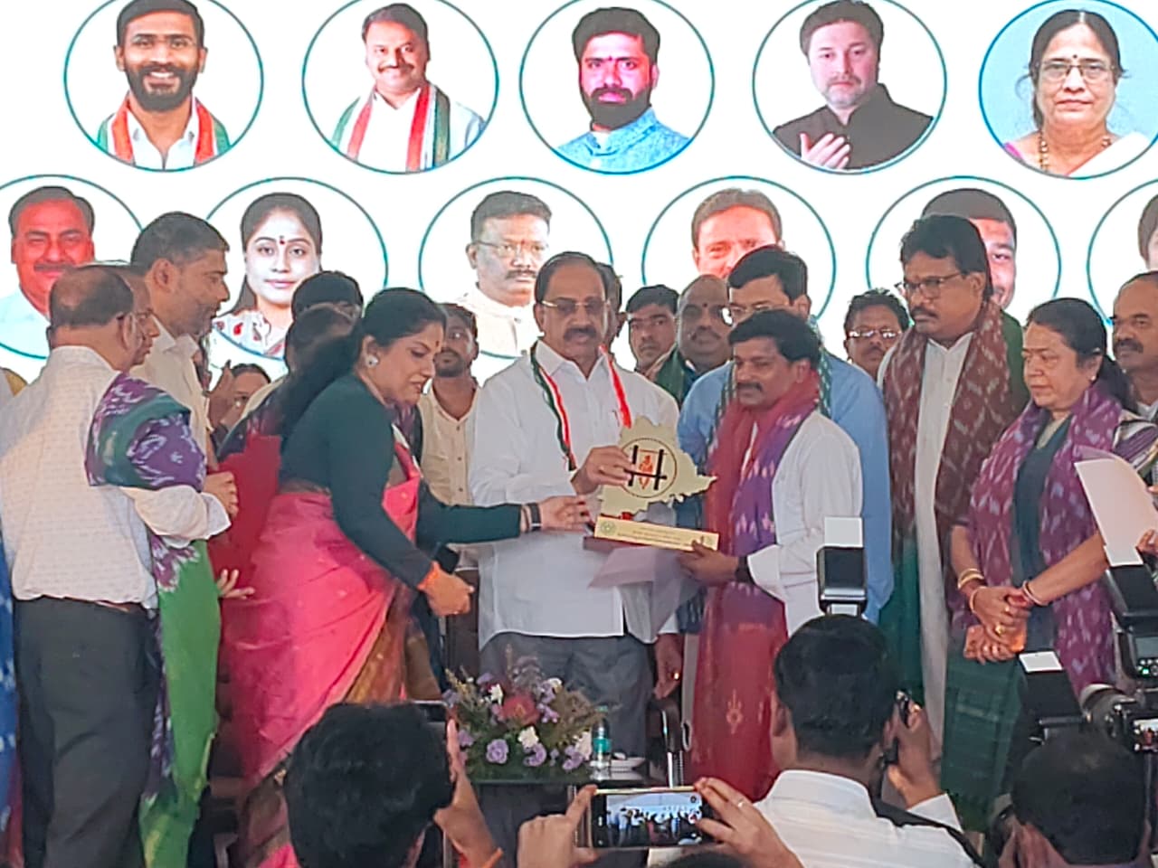 చేనేత అభివృద్ధికి 20 ఏళ్లుగా విశిష్ట సేవలు