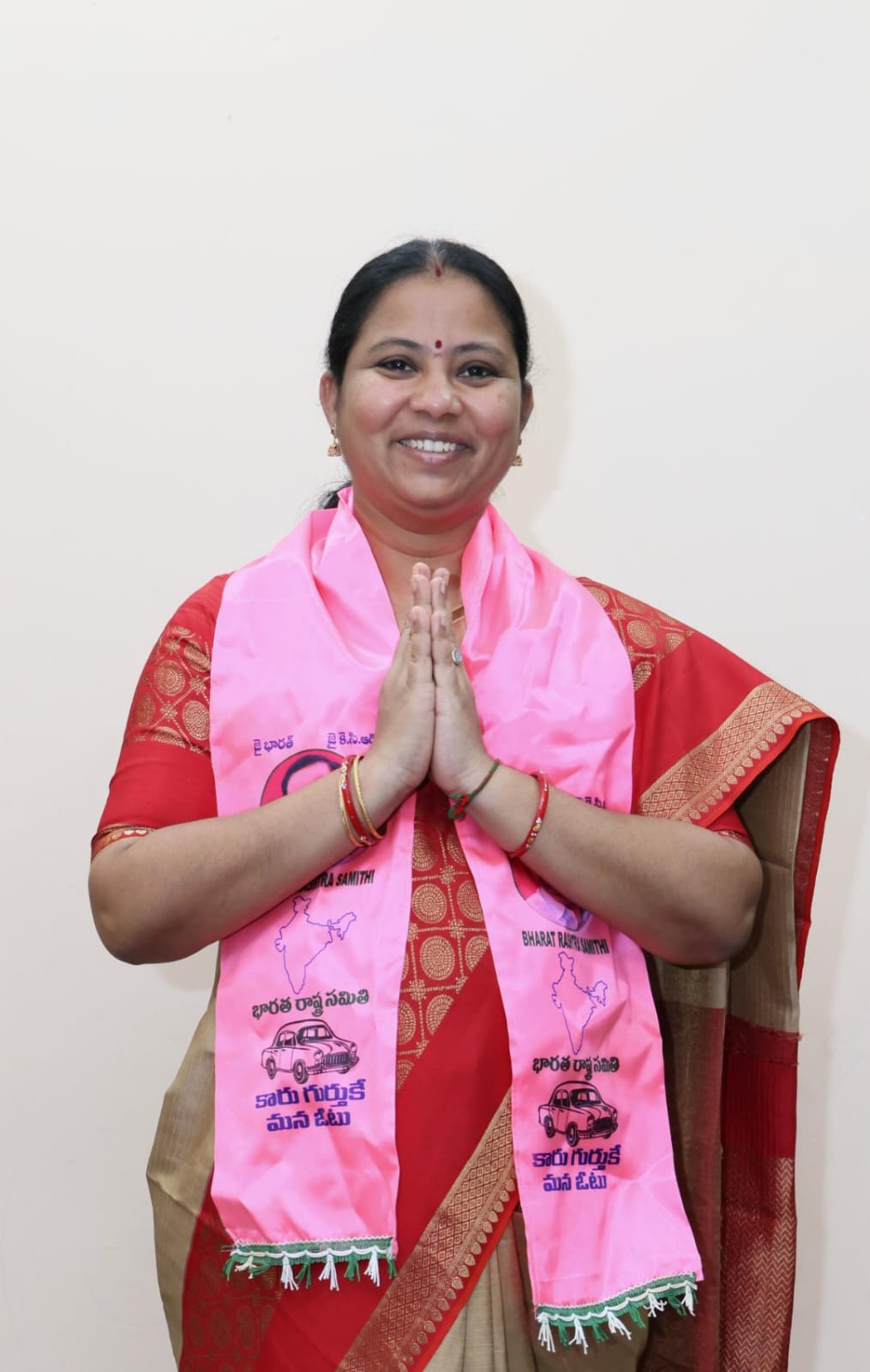 ప్రపంచ ఆదివాసీ దినోత్సవం సందర్భంగా కొమురం భీం విగ్రహానికి నివాళులు