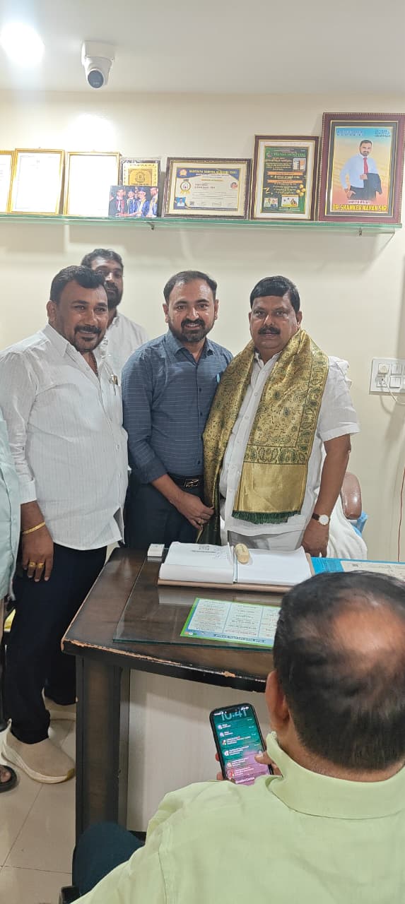లక్ష్మీ విజయ సూపర్ మల్టీ స్పెషాలిటీ ఆసుపత్రిని సందర్శించిన దేవరకొండ ఎమ్మెల్యే