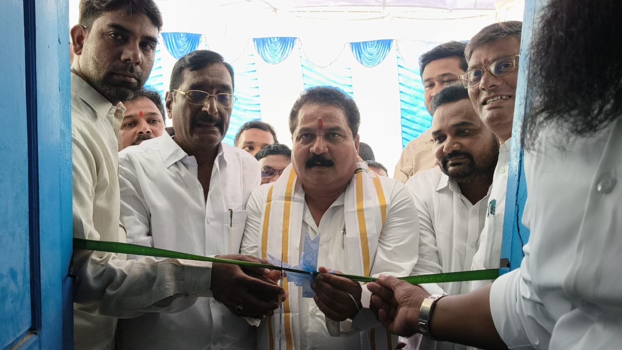 ఇస్లాంపూర్‌లో నూతన రేషన్ దుకాణం ప్రారంభం