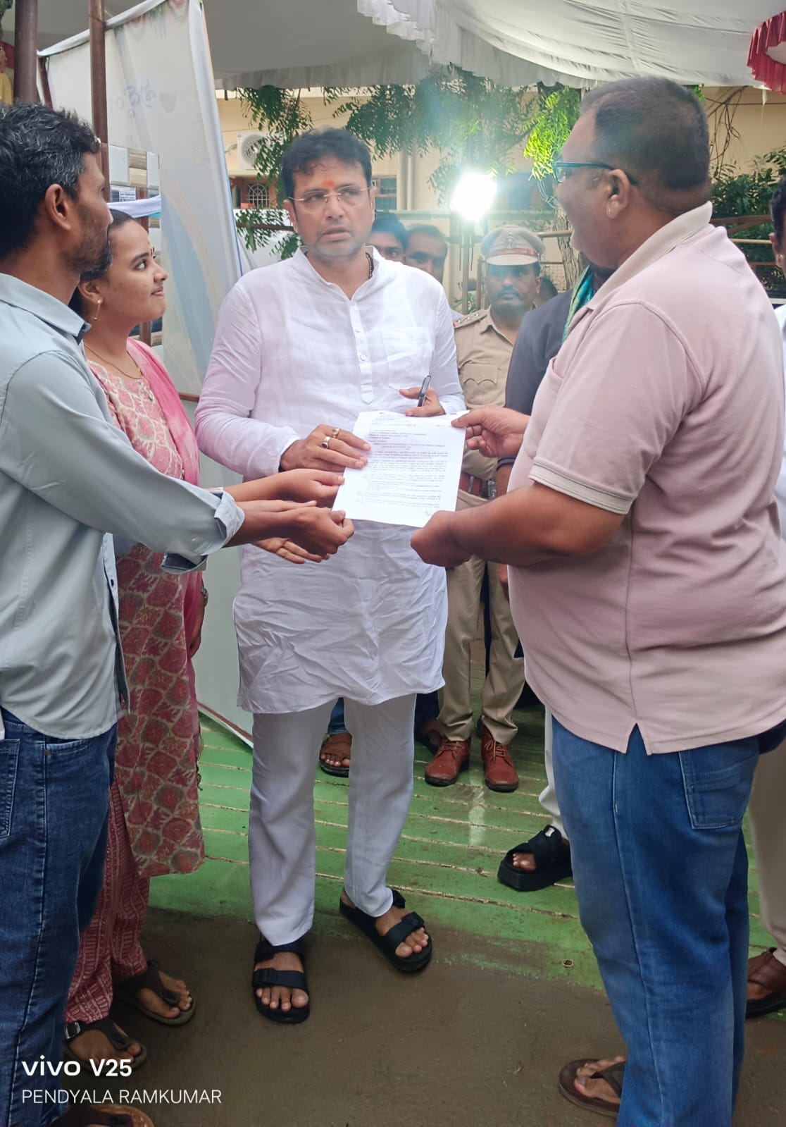 మంథని నుంచి జేఎన్‌టీయూహెచ్ కళాశాలకు ప్రత్యేక బస్సులు నడపాలి