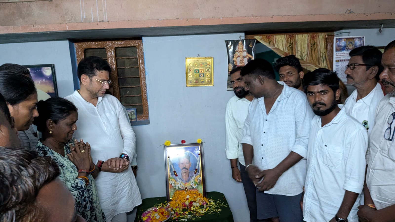 మృతుని కుటుంబాన్ని పరామర్శించిన మంత్రి దుద్దిళ్ల శ్రీధర్ బాబు
