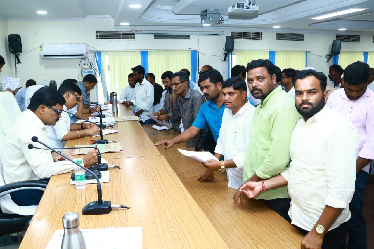 ‘SPR’ పాఠశాల అక్రమాలపై జిల్లా అధికారులకు ప్రజా, విద్యార్థి సంఘాల ఉమ్మడి ఫిర్యాదు
