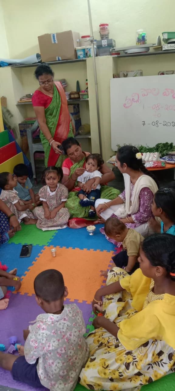 తల్లిపాల వారోత్సవాల సందర్భంగా చిన్నారికి ఘనంగా అన్నప్రాశన వేడుక