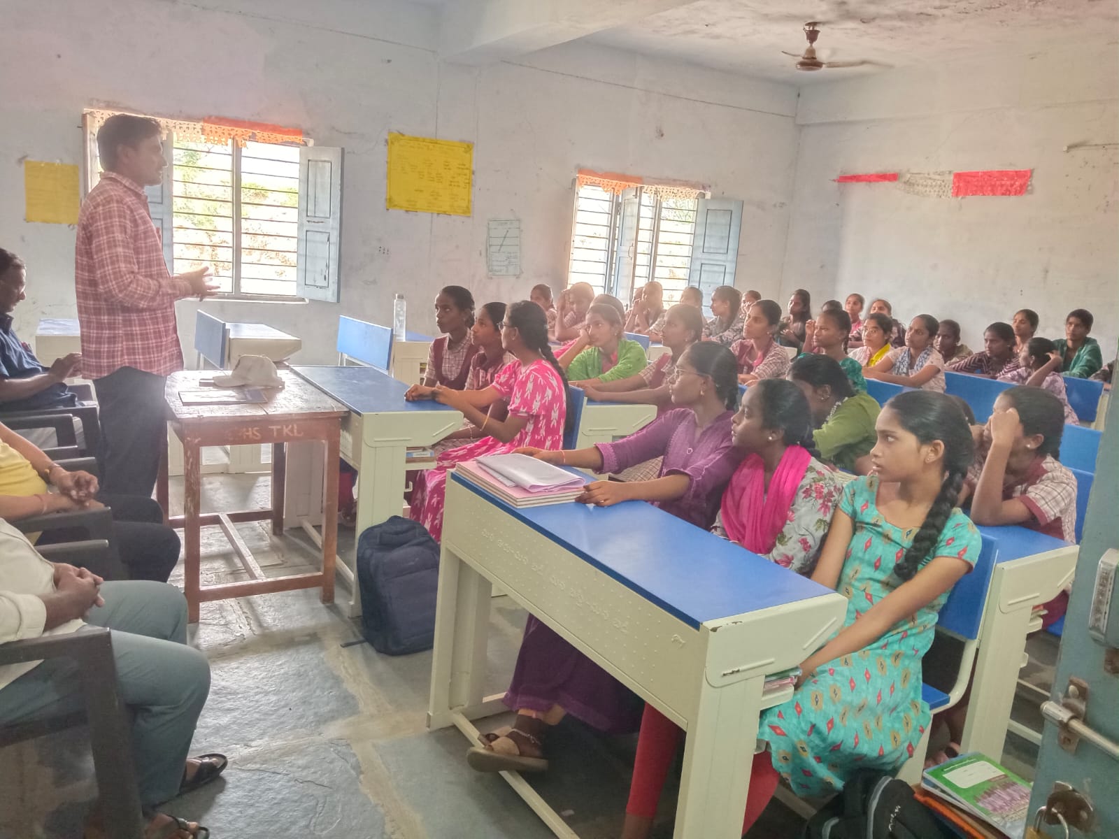 “పరిసరాల పరిశుభ్రత మనందరి బాధ్యత” – తాటికోల్ జెడ్పీహెచ్‌ఎస్‌లో అవగాహన కార్యక్రమం
