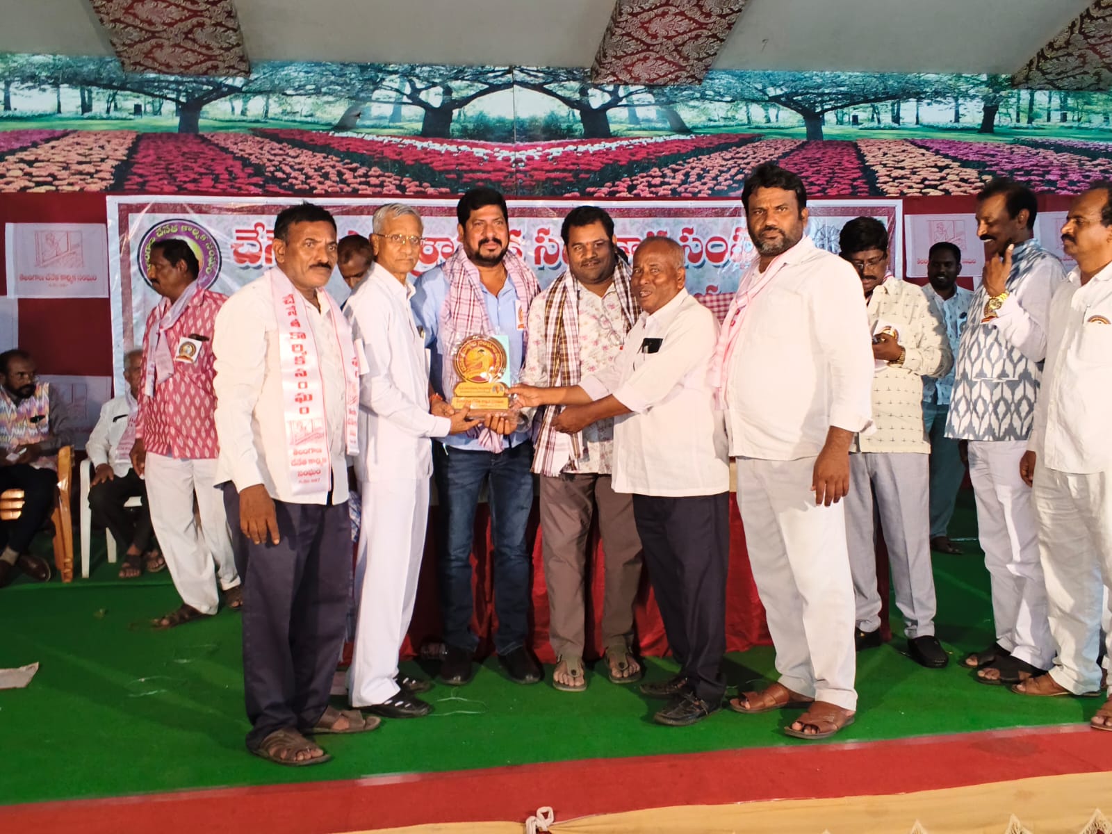 తెలంగాణ చేనేత కార్మిక సంఘం ఆధ్వర్యంలో నూతన పాలకవర్గానికి ఘన సన్మానం