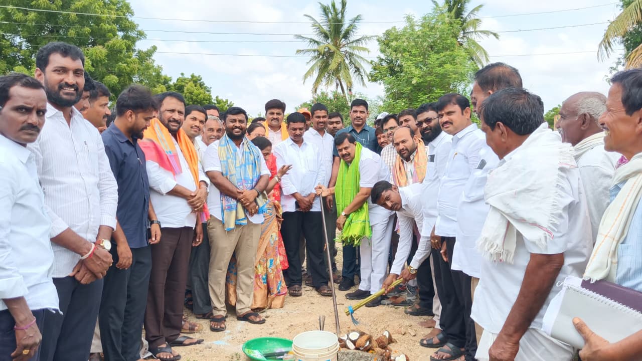 గొల్లపల్లి గ్రామంలో రూ.15 లక్షల అభివృద్ధి పనులకు శంకుస్థాపన చేసిన ఎమ్మెల్యే నేనావత్ బాలు నాయక్