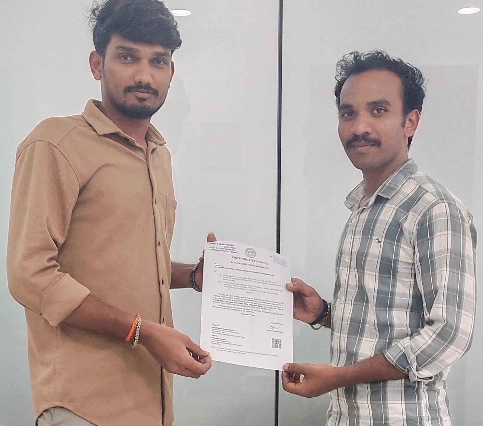 చికిత్స కోసం రూ.2.50 లక్షల LOC అందజేత