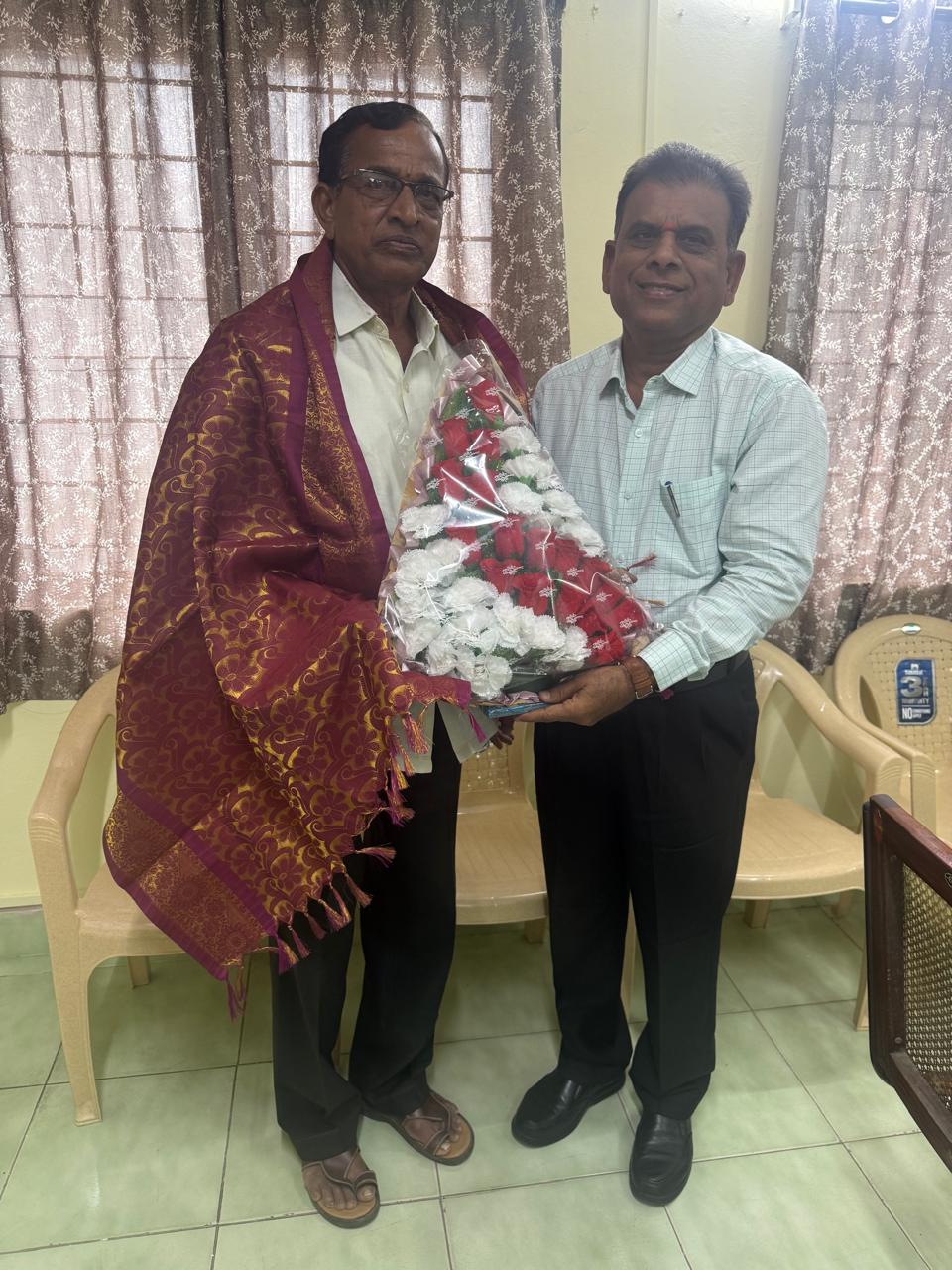 లయన్స్ క్లబ్ మాజీ అధ్యక్షుడు లయన్ నారాయణరెడ్డిని సన్మానించిన ఎస్. రాము చౌహాన్