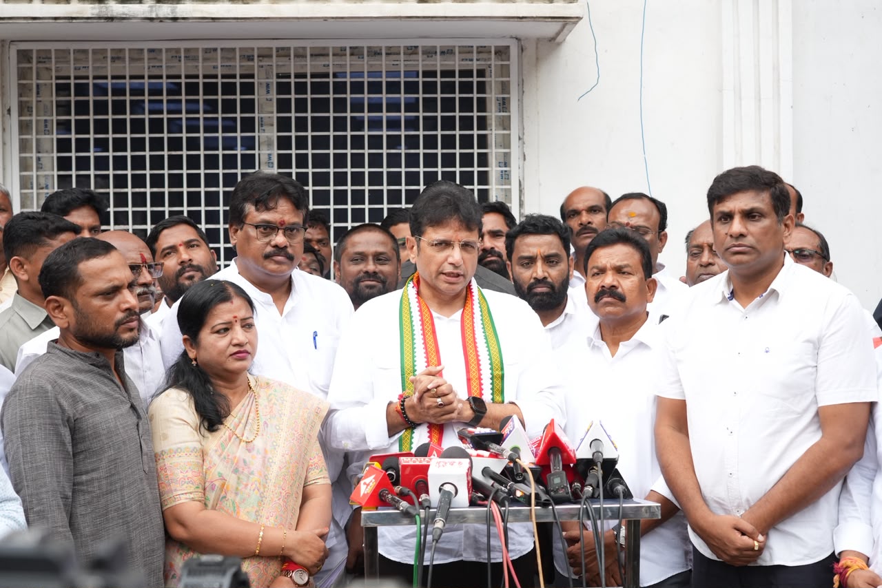 📰 కేటీఆర్ వ్యాఖ్యలకు మంత్రి శ్రీధర్ బాబు ఘాటు కౌంటర్