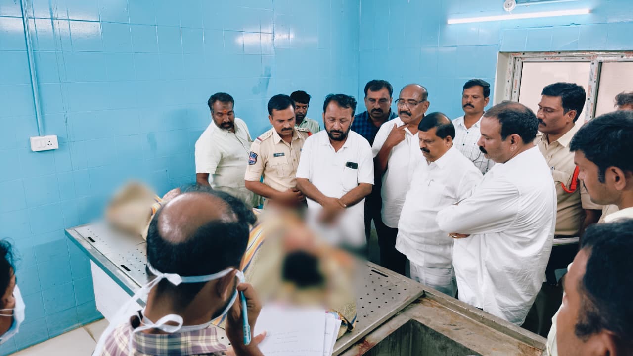 🚨 అనుమానాస్పద మృతిపై ఎమ్మెల్యే బాలు నాయక్ పరామర్శ