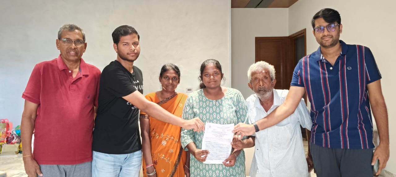 నిరుపేద ఆర్యవైశ్య విద్యార్థినికి ₹43,100 ఆర్థిక సహాయం