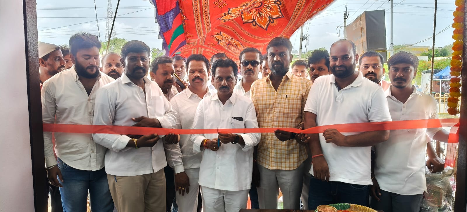 దేవరకొండలో ఘనంగా ప్రారంభమైన MG ఎలక్ట్రికల్ స్కూటీ షాప్ – మాజీ ఎమ్మెల్యే రమావత్ రవీంద్ర కుమార్ చేతుల మీదుగా ప్రారంభోత్సవం